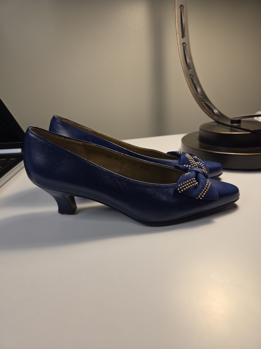 Yves Saint Laurent Blue Leather Pointed-Toe Bow Pumps - Picture 5 of 9